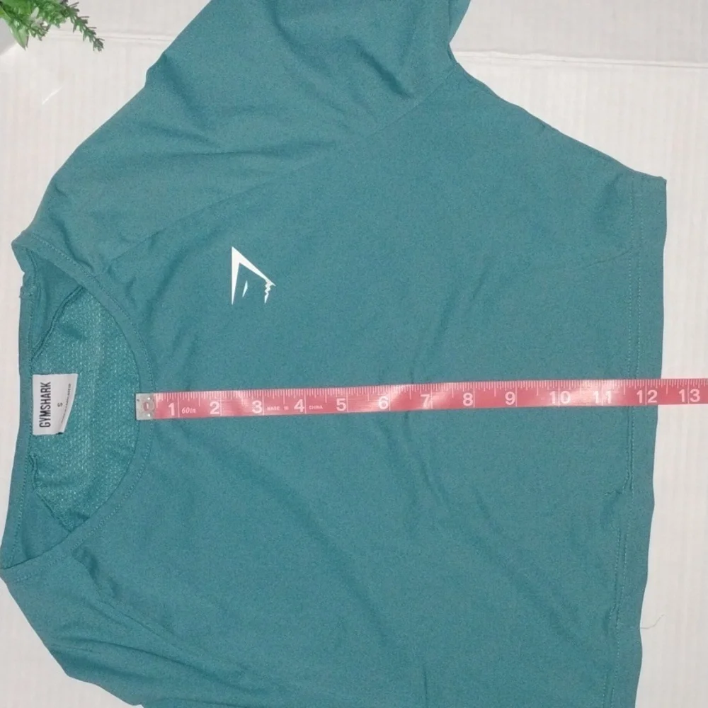 Gymshark Long Sleeve Crop Top. Teal in color. Women's size Small. - Picture 3 of 10